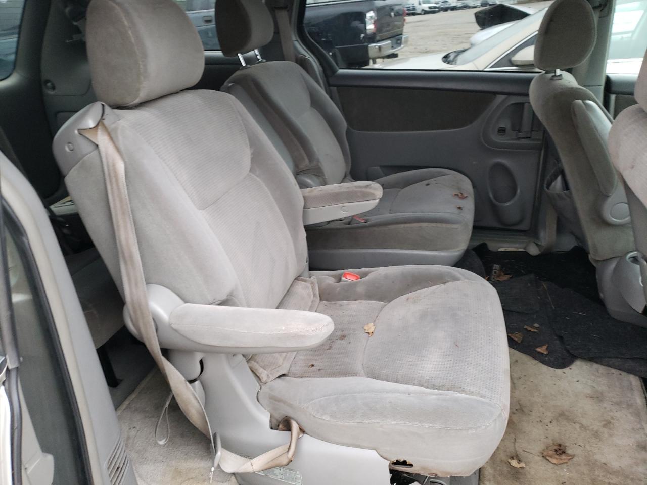 Photo 6 from auction – 2004 TOYOTA SIENNA CE with VIN 5TDZA23C04S075533