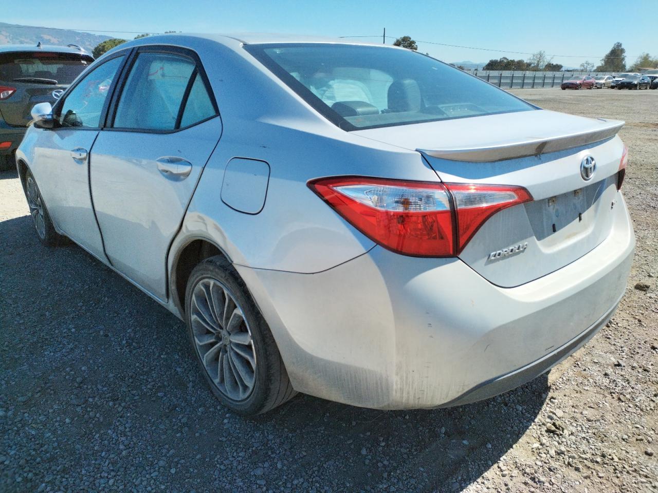 Photo 3 from auction – 2015 TOYOTA COROLLA L with VIN 5YFBURHE2FP221678