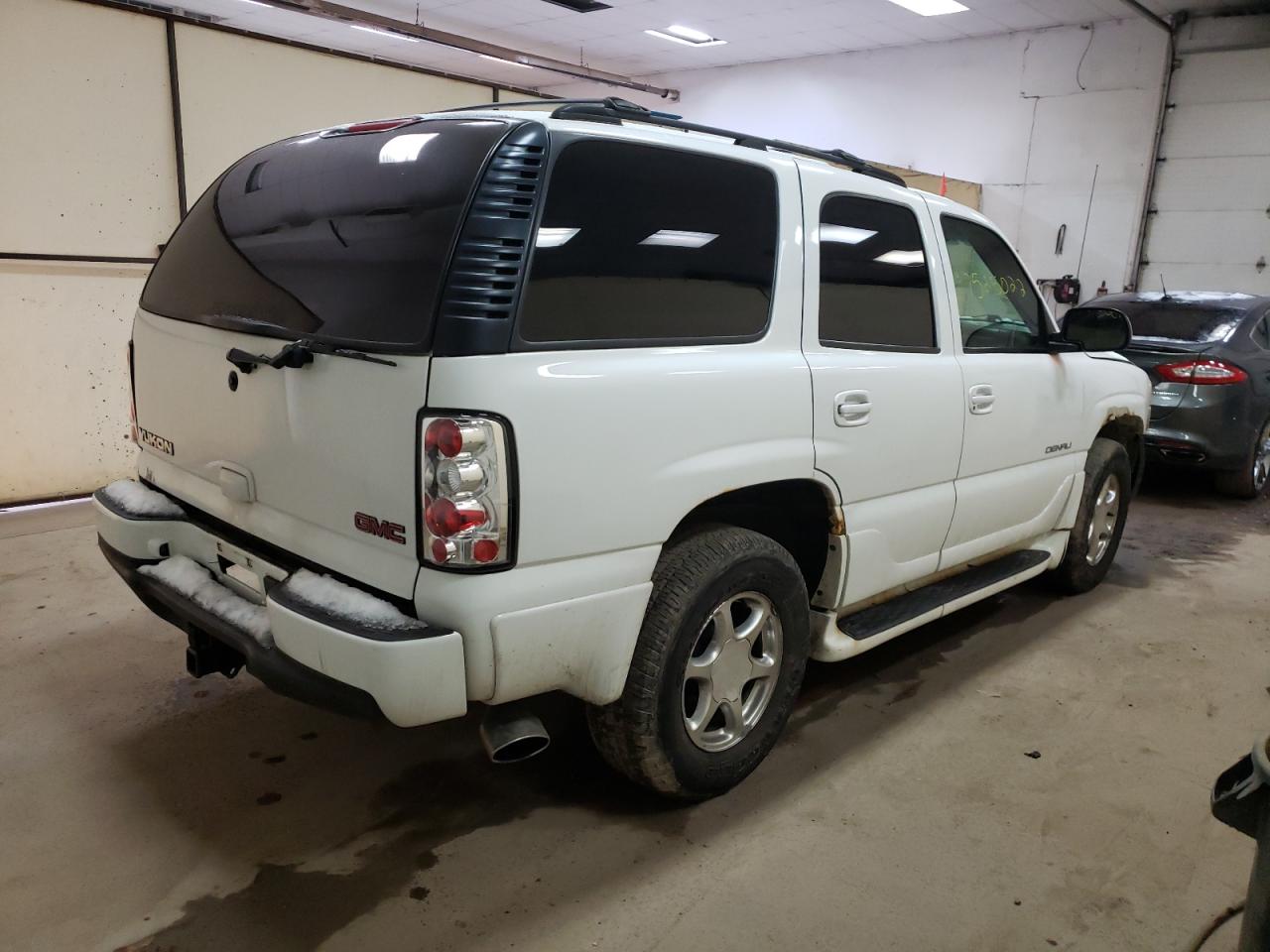 Photo 4 from auction – 2002 GMC DENALI with VIN 1GKEK63U62J135082