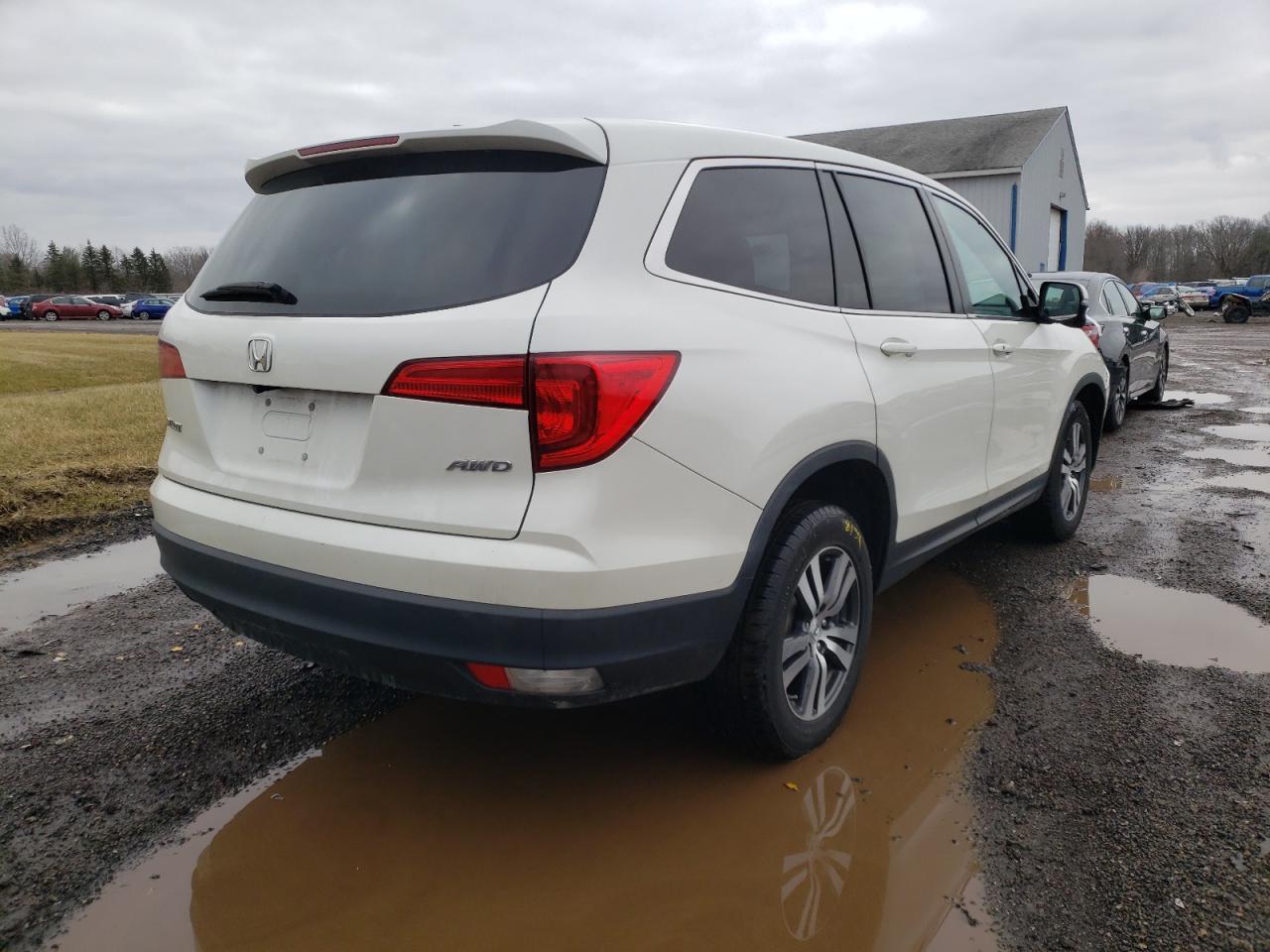 Photo 4 from auction – 2017 HONDA PILOT with VIN 5FNYF6H58HB040764