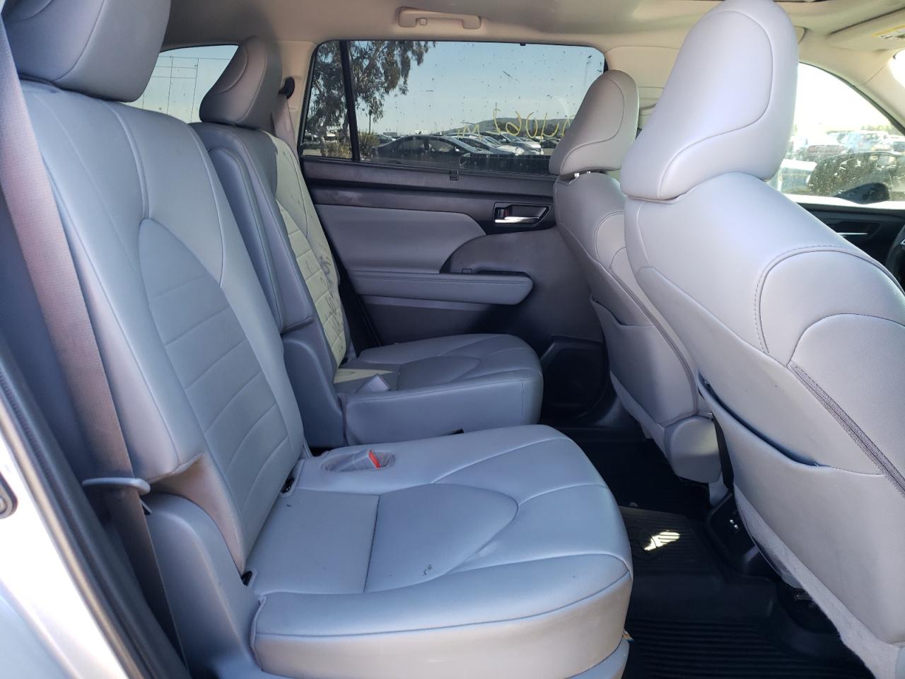 Photo 6 from auction – 2020 TOYOTA HIGHLANDER with VIN 5TDHZRBH9LS023746
