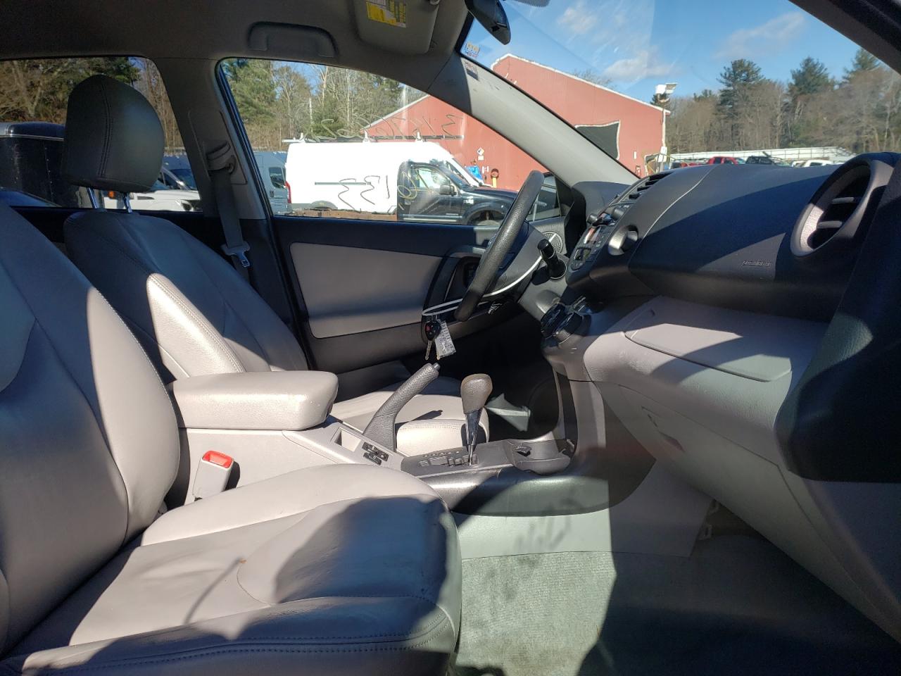 Photo 5 from auction – 2011 TOYOTA RAV4 with VIN 2T3JF4DV1BW120954
