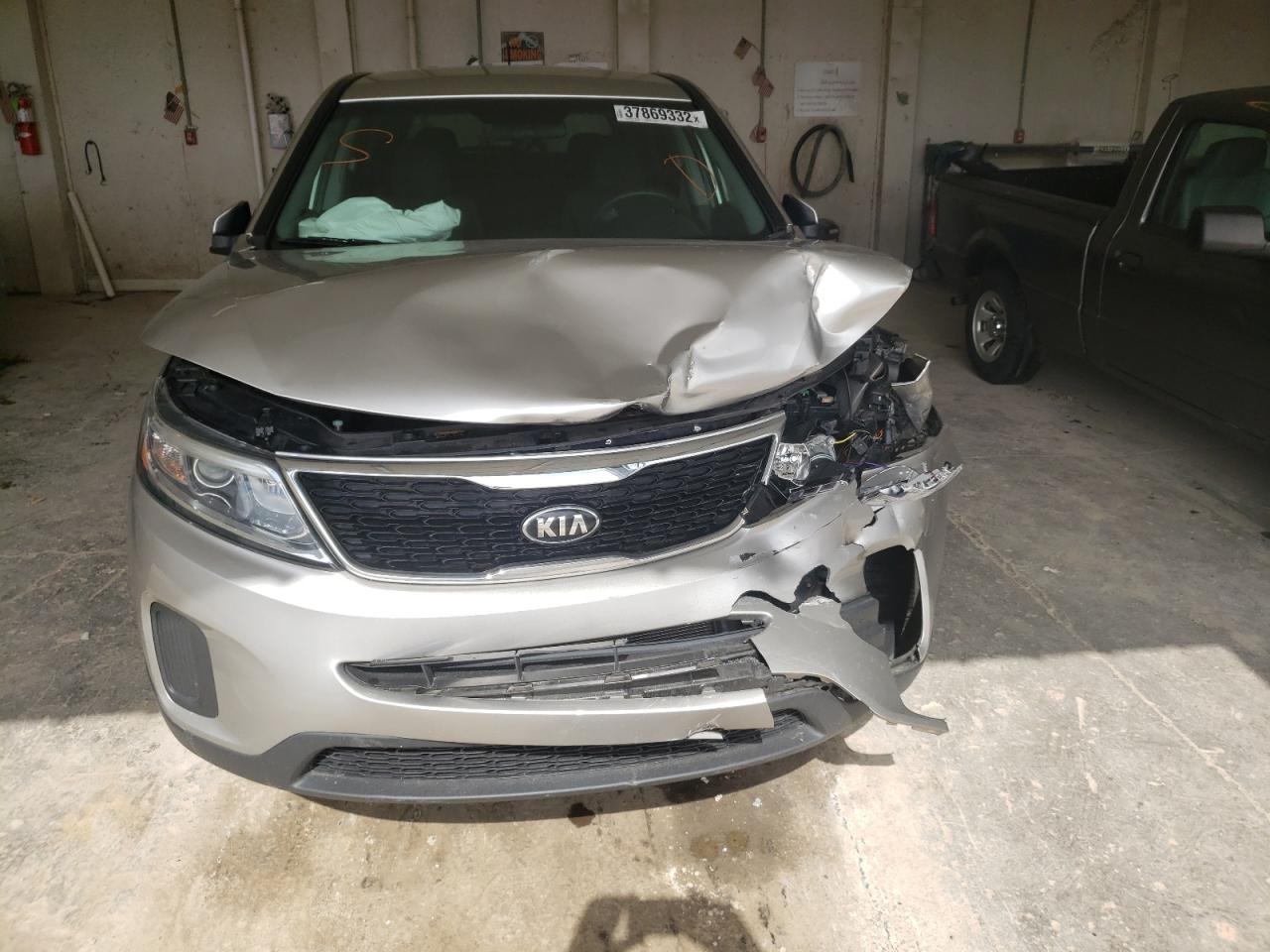 Photo 9 from auction – 2015 KIA SORENTO LX with VIN 5XYKT3A69FG646872