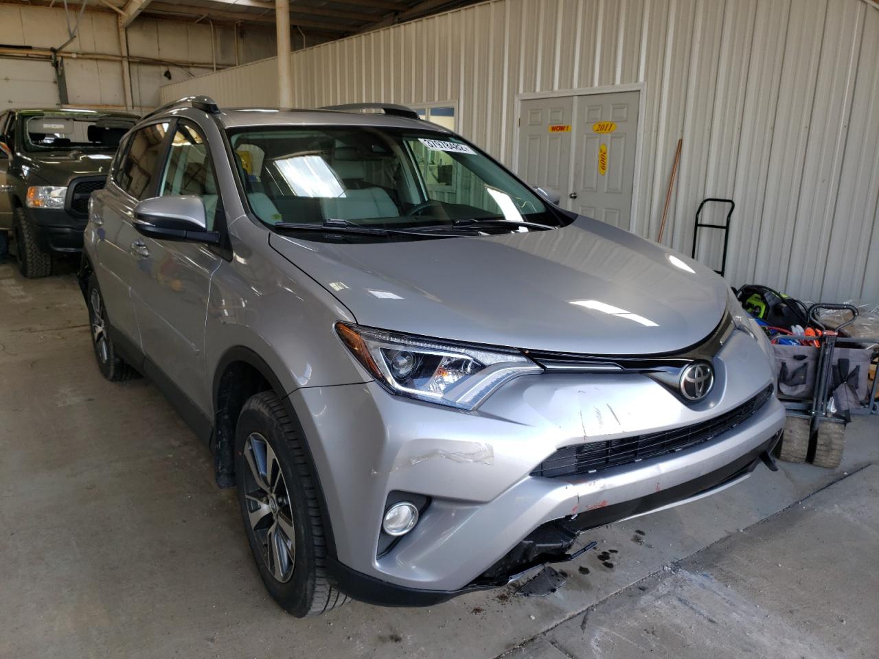 Photo 1 from auction – 2017 TOYOTA RAV4 XLE with VIN 2T3RFREVXHW661105