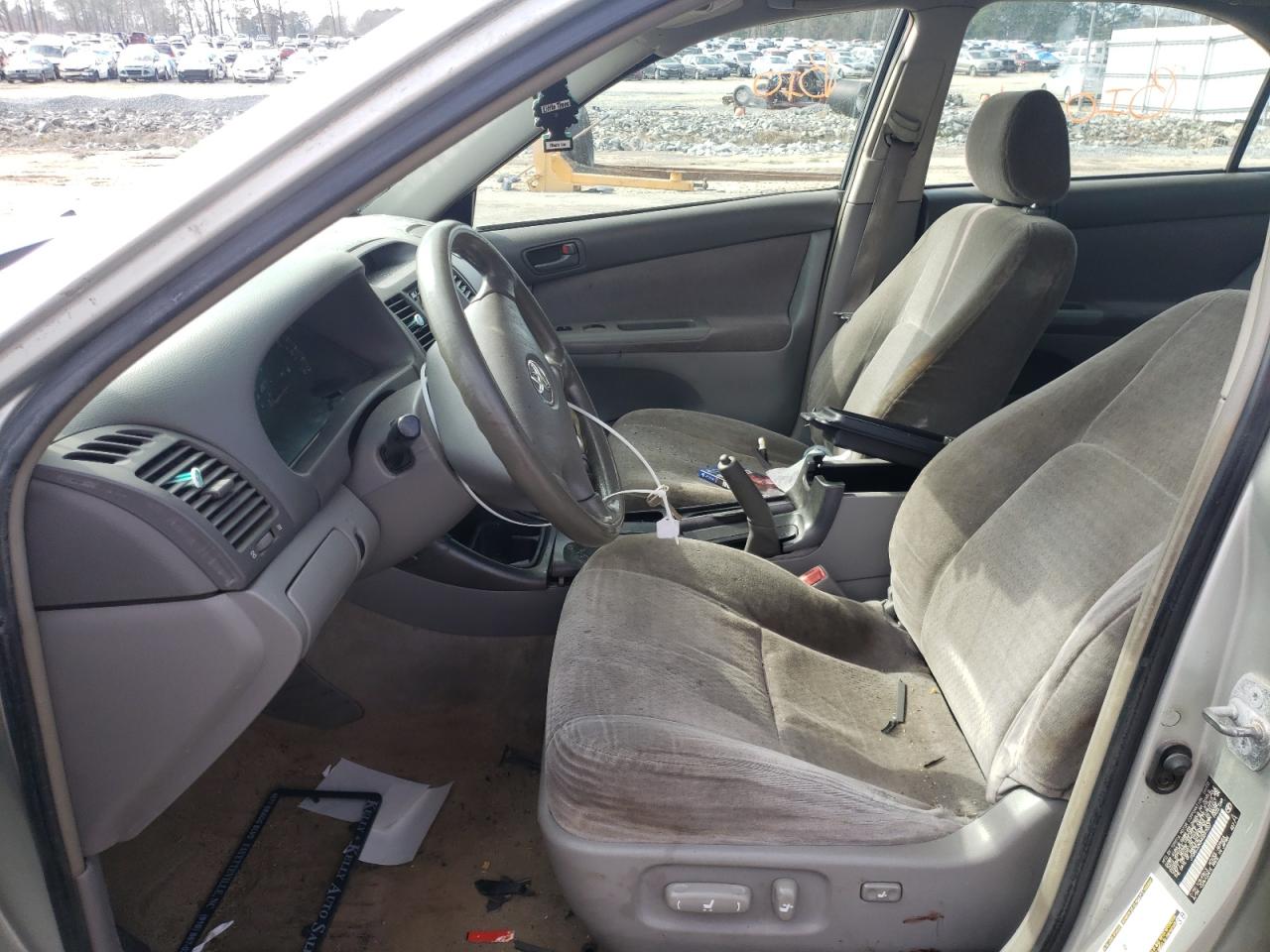Photo 5 from auction – 2004 TOYOTA CAMRY LE with VIN JTDBE32K840247007