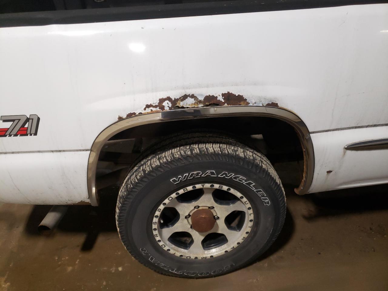 Photo 9 from auction – 2000 GMC NEW SIERRA with VIN 1GTEK19T6YE309621