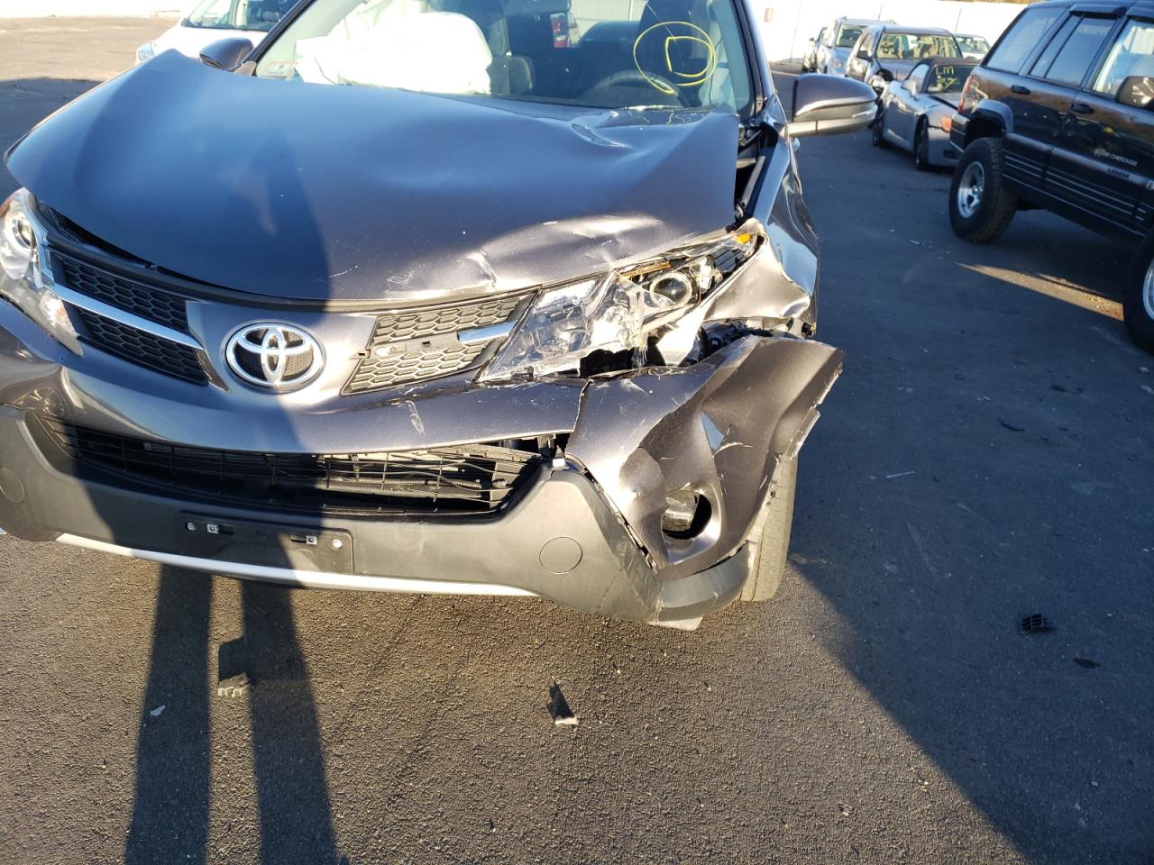 Photo 9 from auction – 2014 TOYOTA RAV4 XLE with VIN 2T3RFREV6EW225458