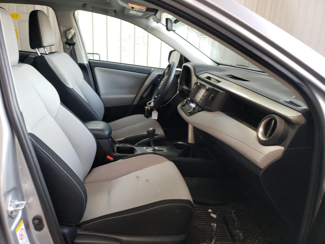 Photo 5 from auction – 2017 TOYOTA RAV4 XLE with VIN 2T3RFREVXHW661105