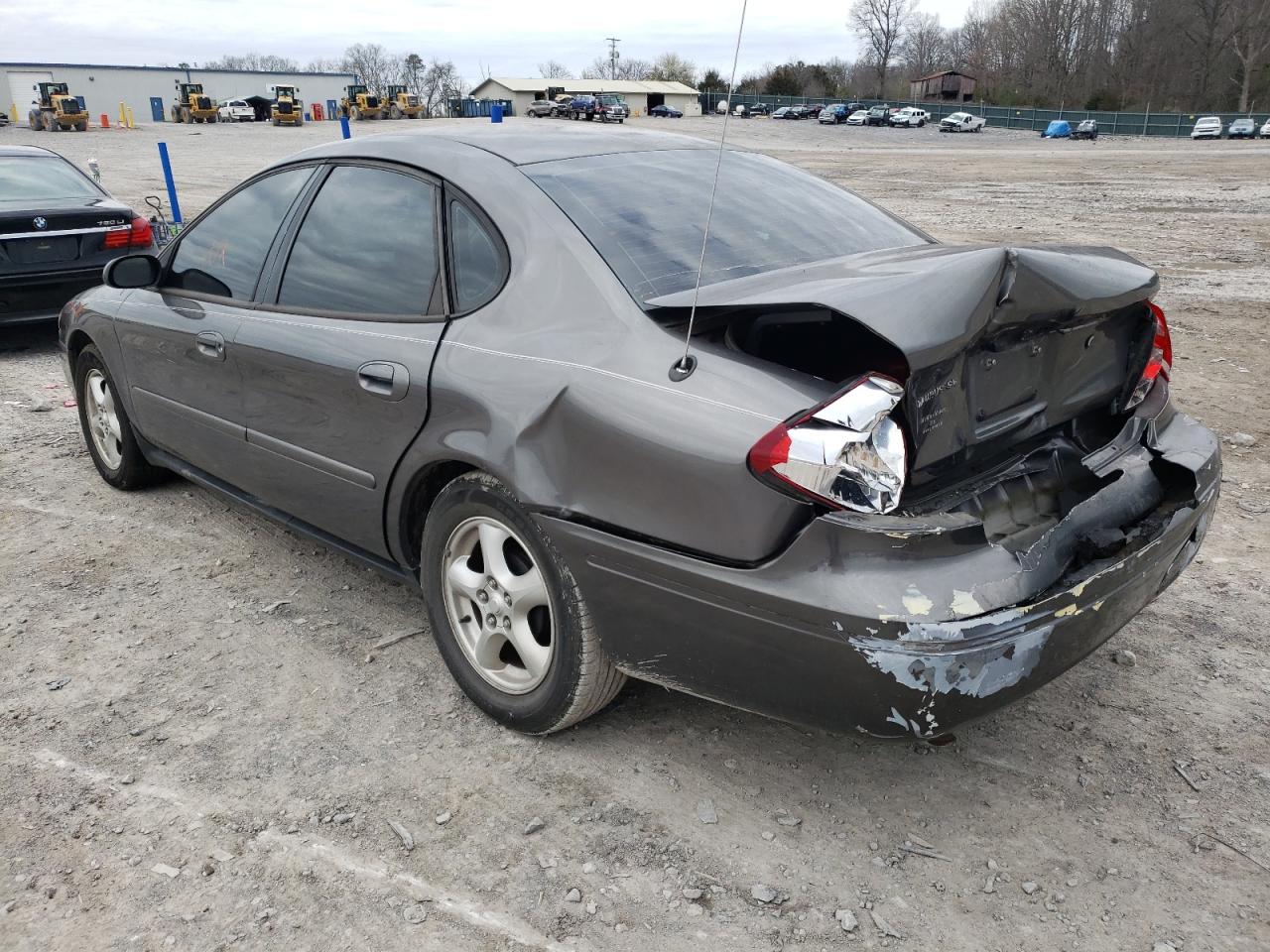 Photo 3 from auction – 2004 FORD TAURUS SE with VIN 1FAFP53U14A131039