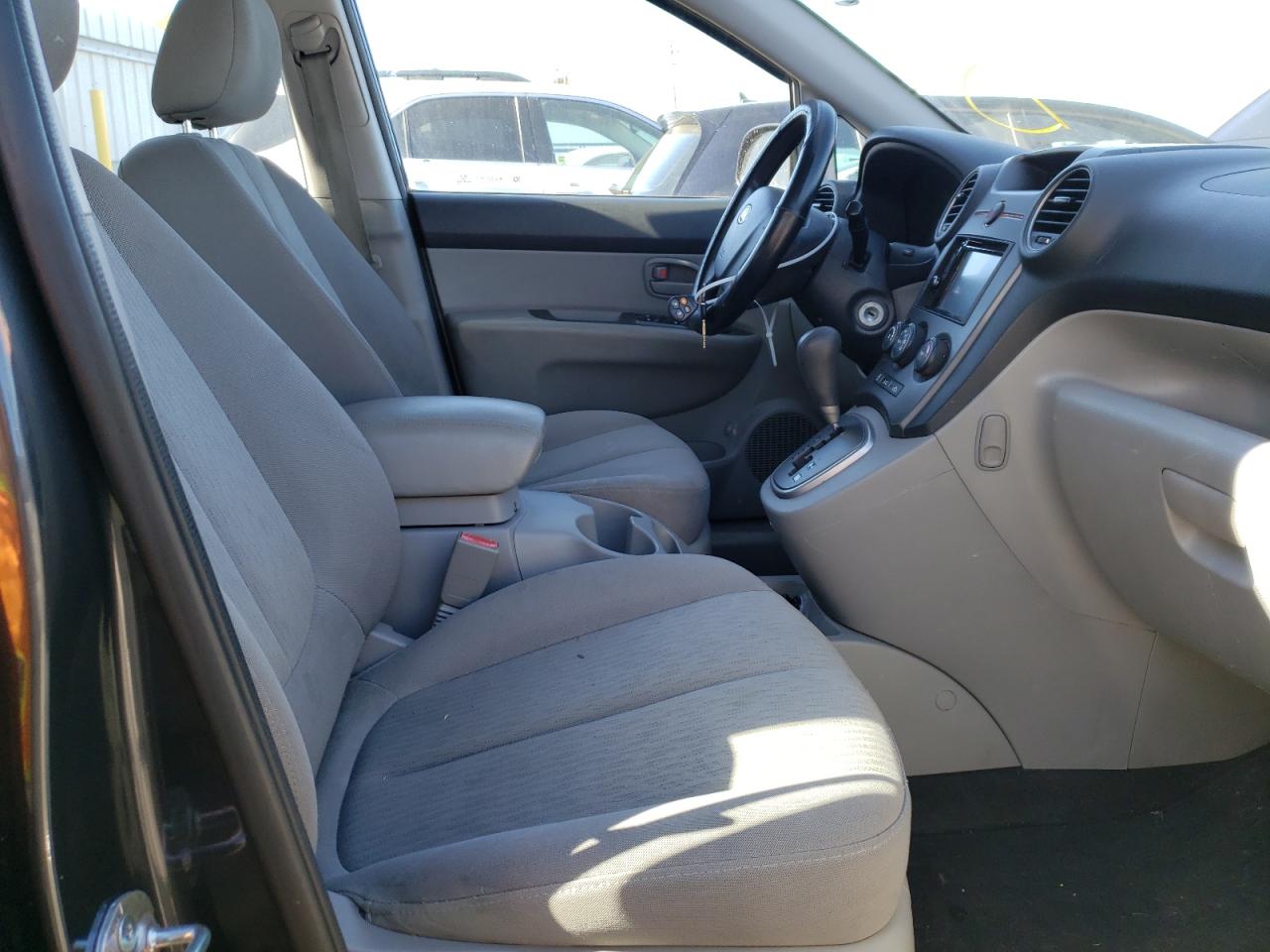 Photo 5 from auction – 2008 KIA RONDO BASE with VIN KNAFG525187201370