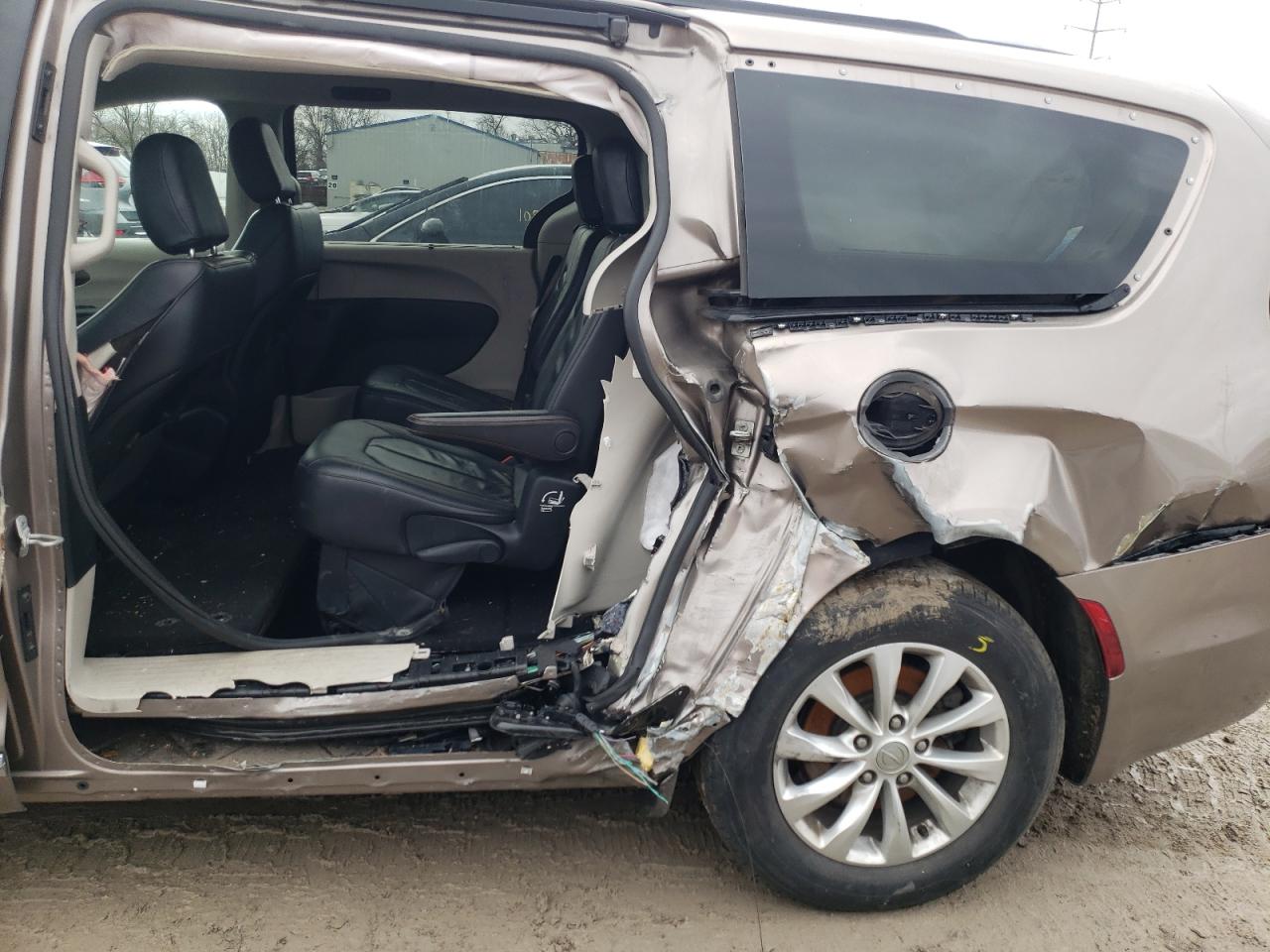 Photo 9 from auction – 2018 CHRYSLER PACIFICA T with VIN 2C4RC1BG4JR256826
