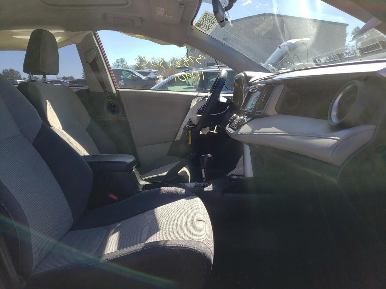 Photo 5 from auction – 2013 TOYOTA RAV4 XLE with VIN JTMRFREV5DD009676