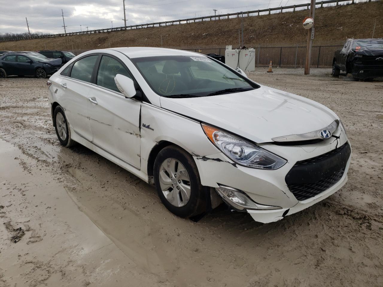 HYUNDAI SONATA HYB 2014 with VIN KMHEC4A45EA117818 - Photo from auction