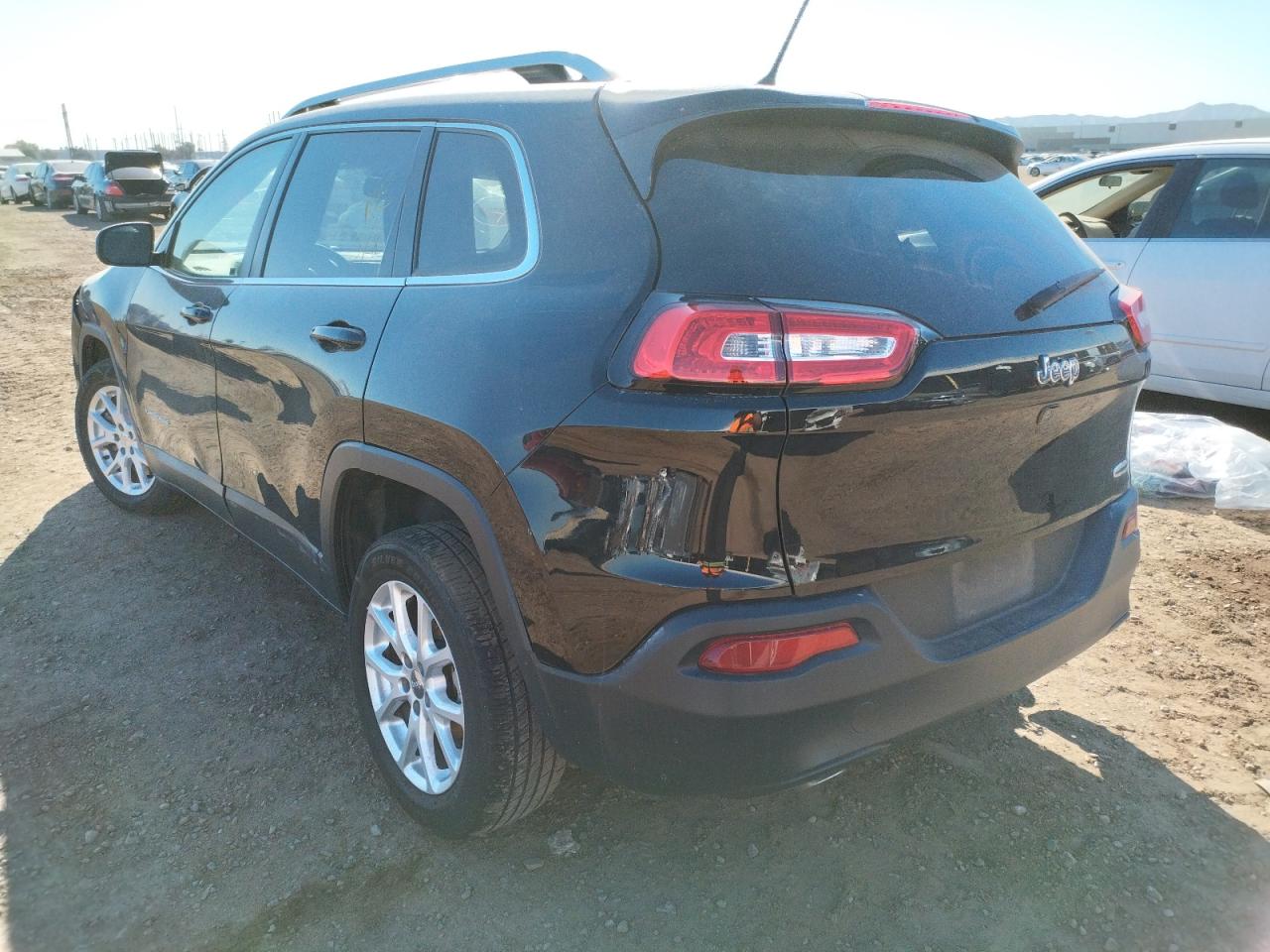 Photo 3 from auction – 2018 JEEP CHEROKEE L with VIN 1C4PJLCB2JD536811