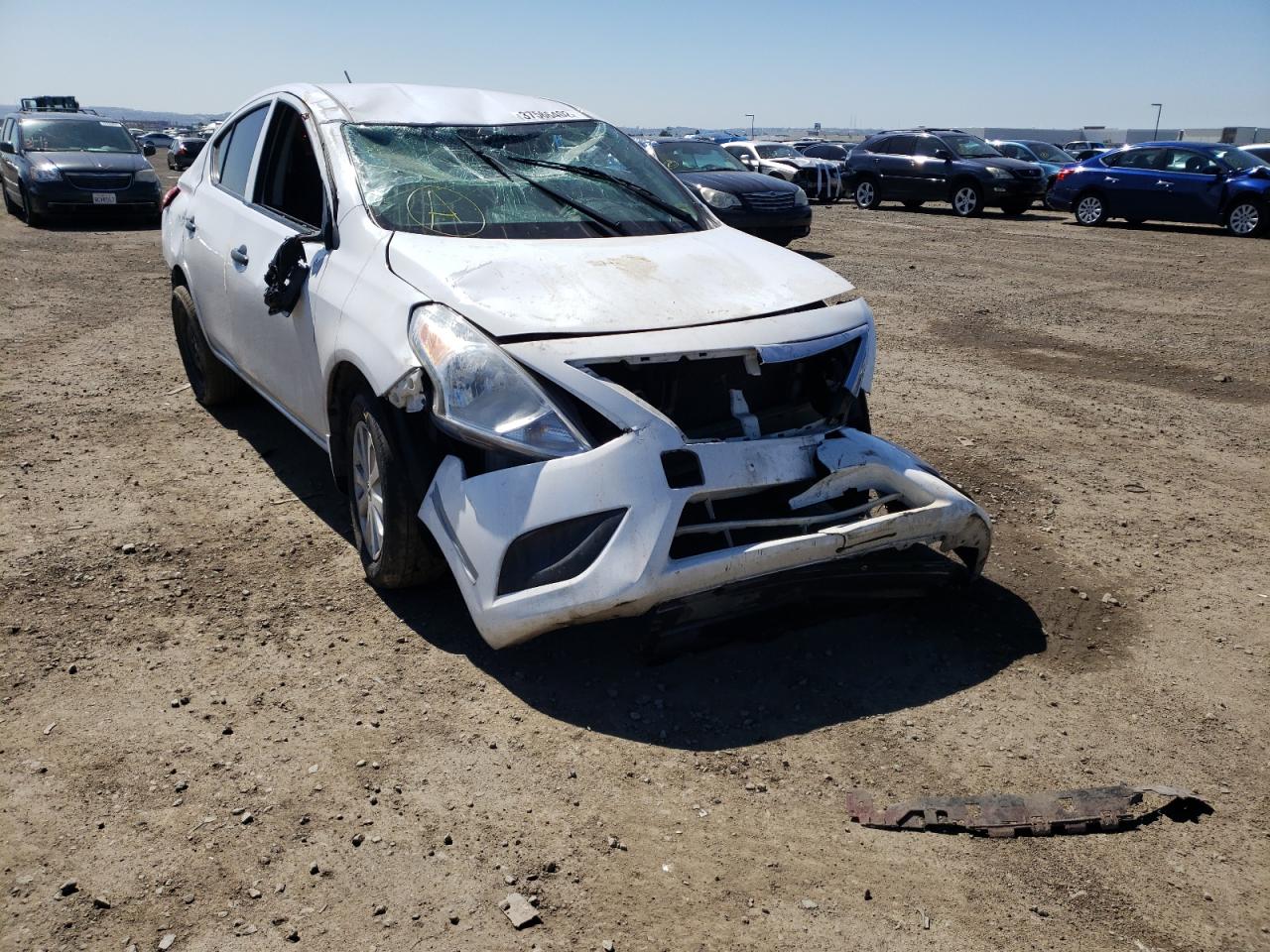 NISSAN VERSA S 2016 with VIN 3N1CN7AP5GL885413 - Photo from auction