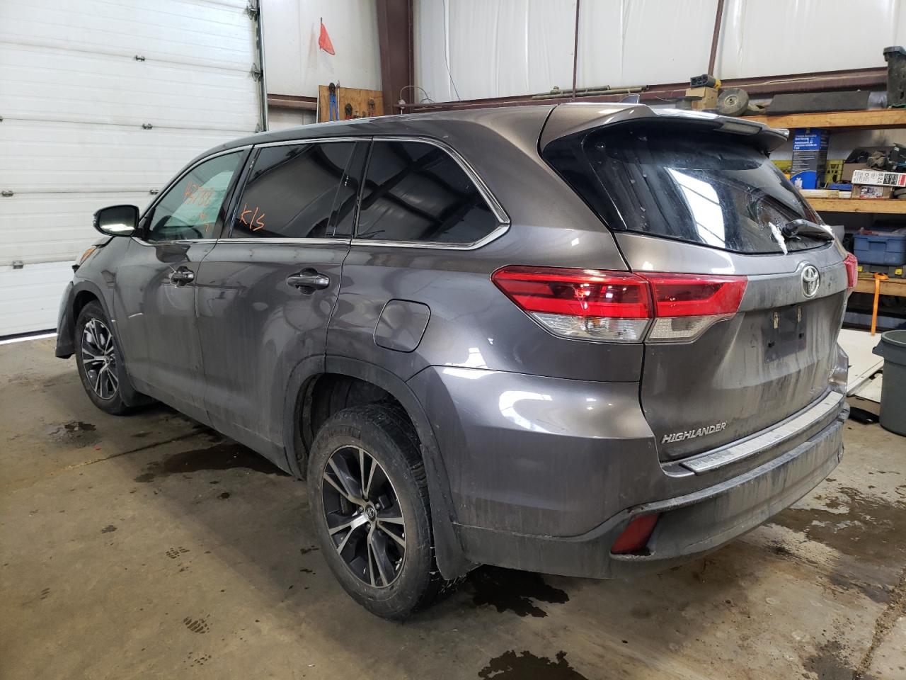 Photo 3 from auction – 2019 TOYOTA HIGHLANDER with VIN 5TDBZRFH1KS705843
