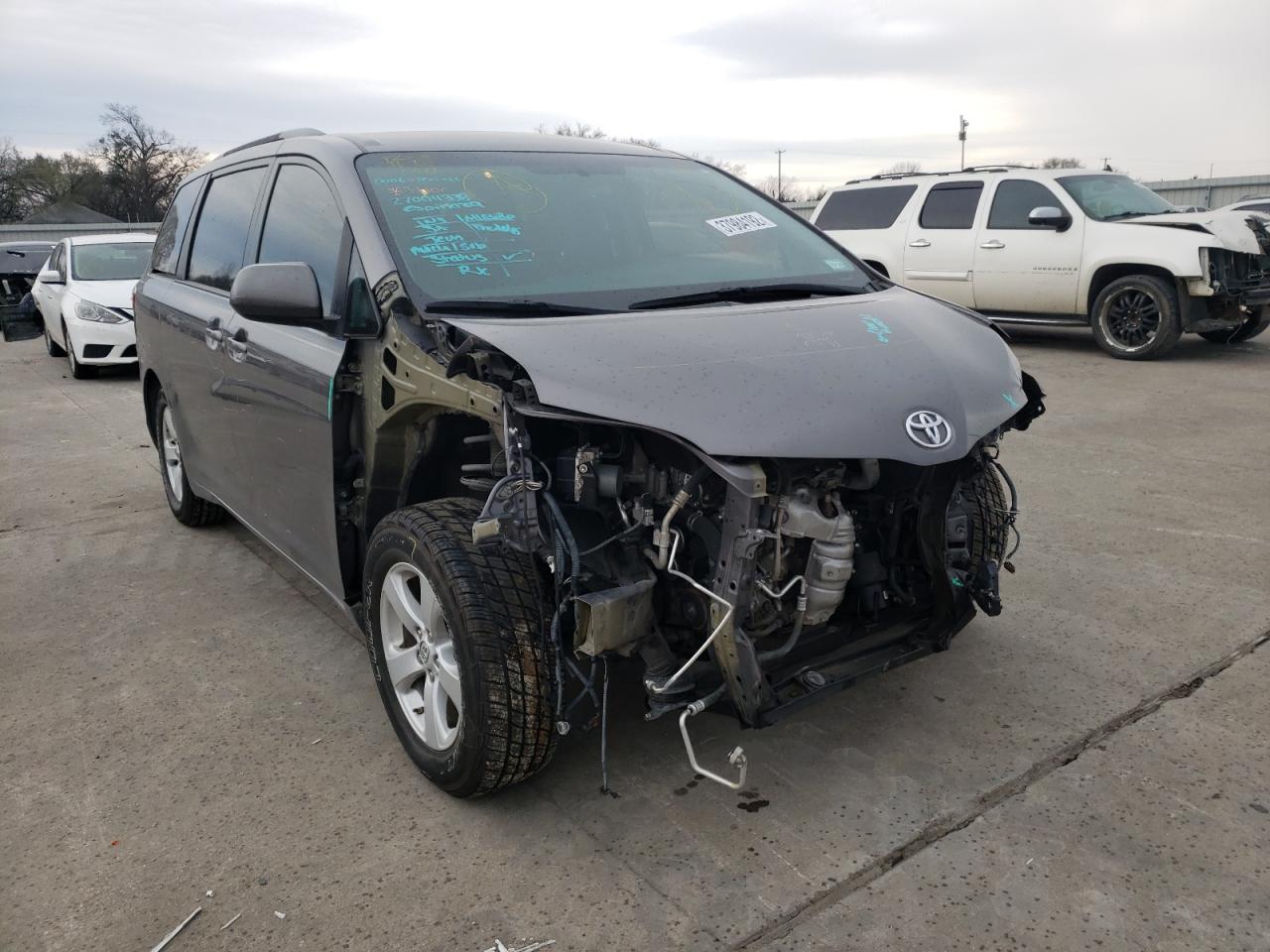 TOYOTA SIENNA LE 2017 with VIN 5TDKZ3DC3HS838861 - Photo from auction