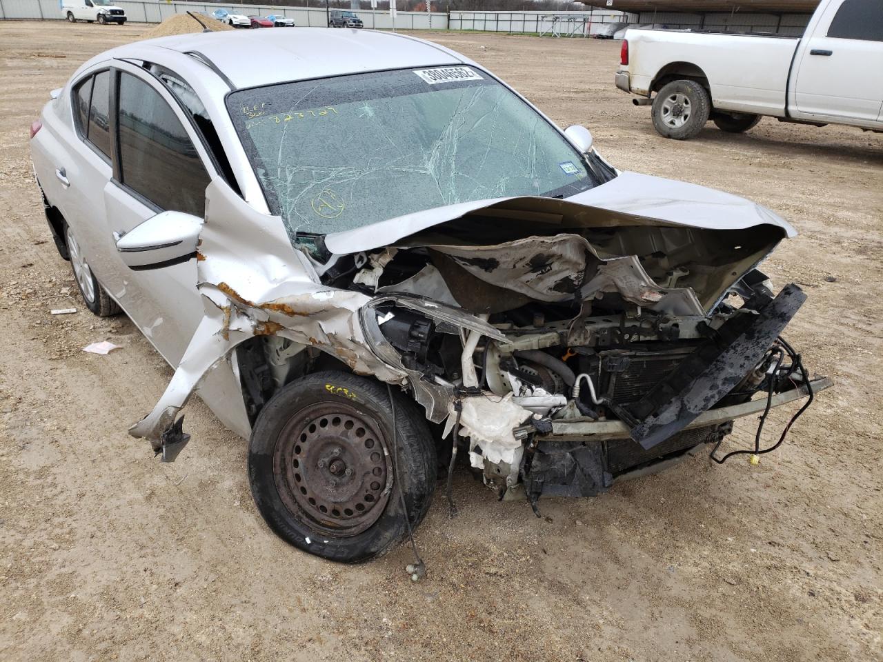 NISSAN VERSA S 2015 with VIN 3N1CN7APXFL823729 - Photo from auction