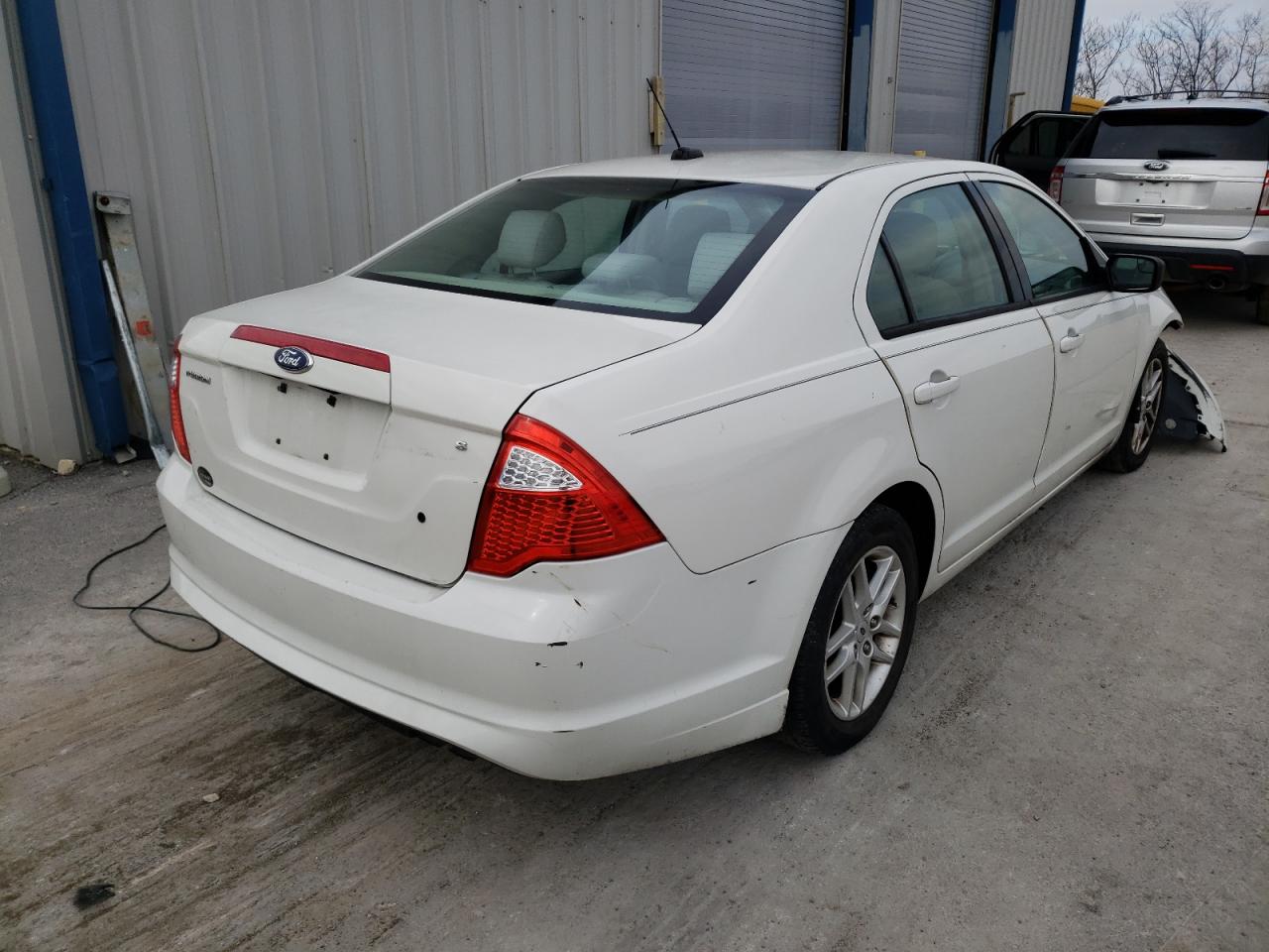 Photo 4 from auction – 2011 FORD FUSION with VIN 3FAHP0GA9BR176843