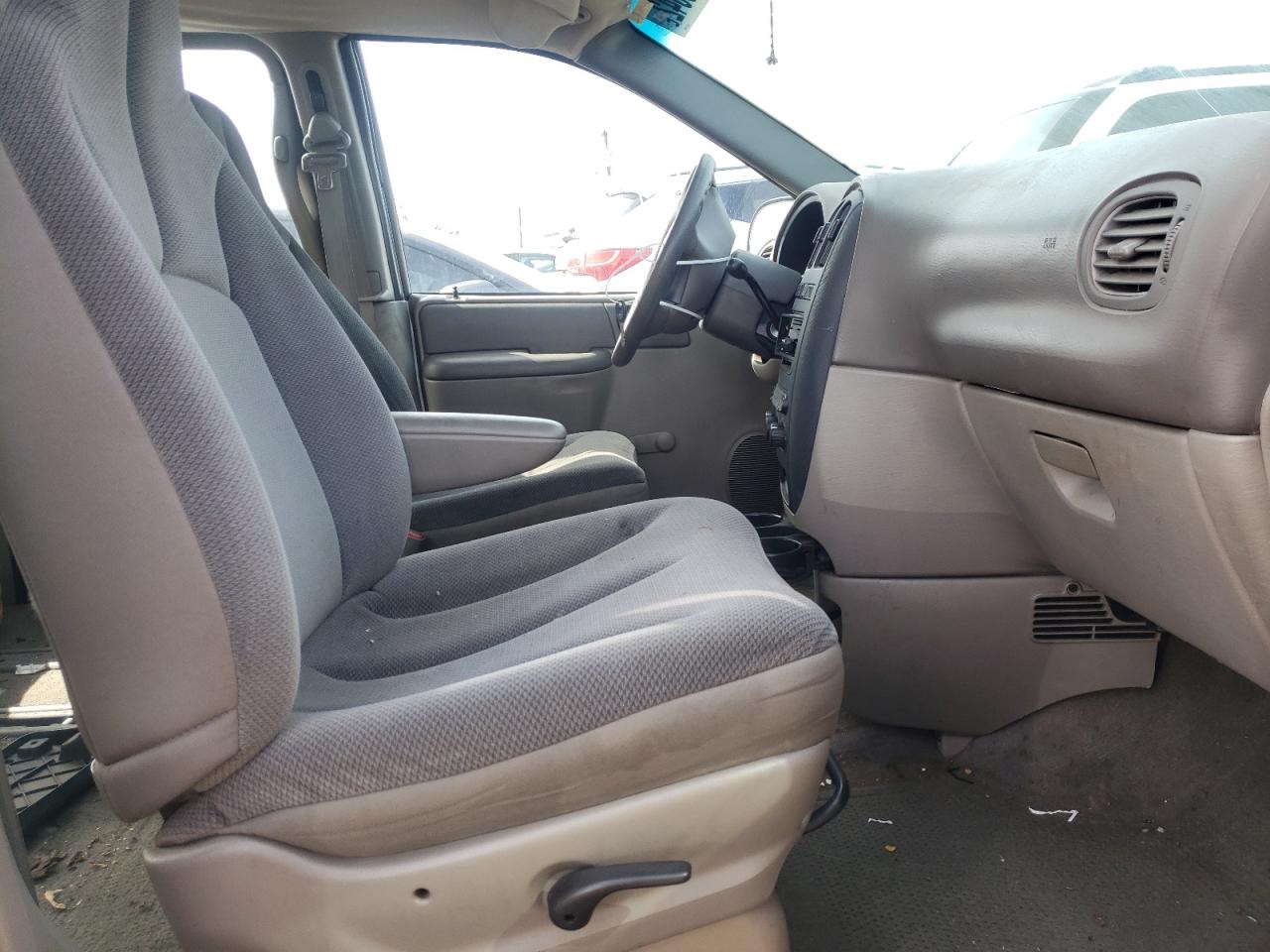Photo 5 from auction – 2001 DODGE CARAVAN SE with VIN 1B4GP25301B250740