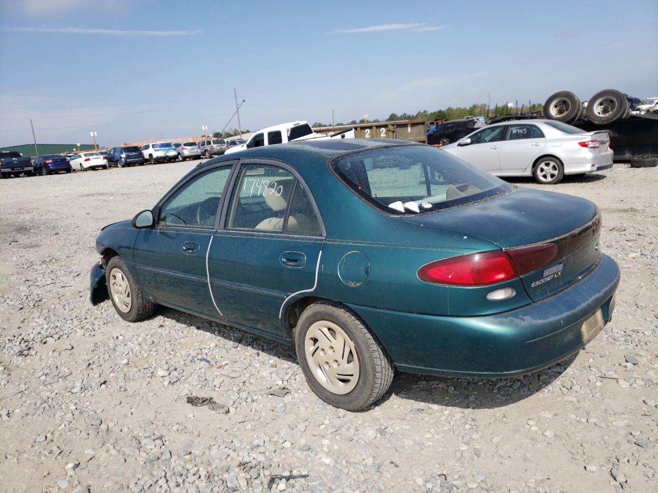 Photo 3 from auction – 1997 FORD ESCORT LX with VIN 1FALP13P8VW272054