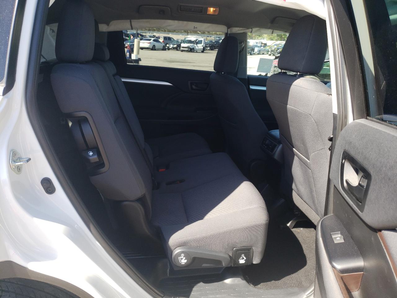 Photo 6 from auction – 2019 TOYOTA HIGHLANDER with VIN 5TDZZRFH2KS361602