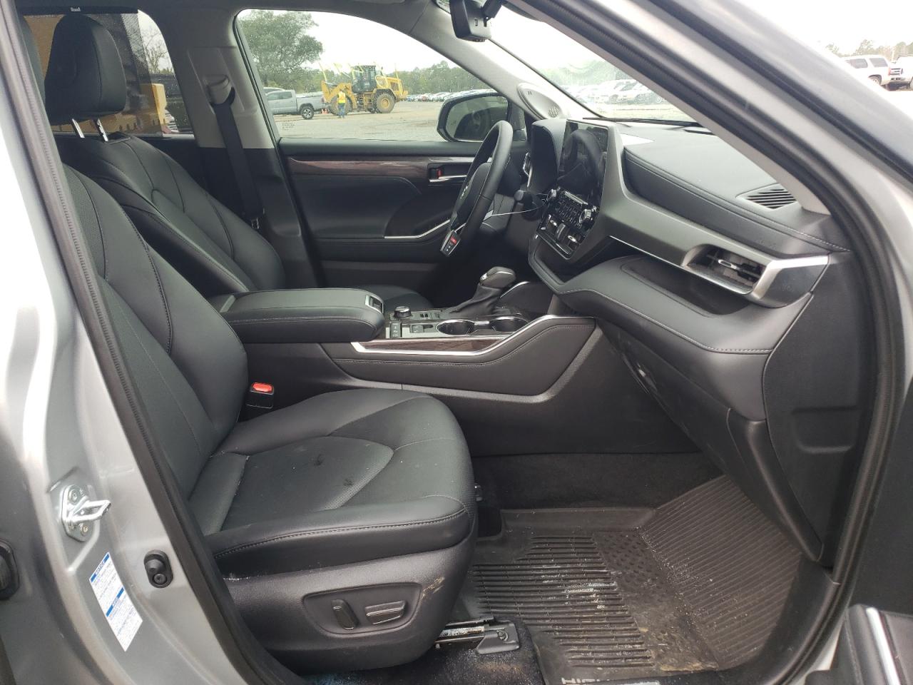 Photo 5 from auction – 2021 TOYOTA HIGHLANDER with VIN 5TDDZRBH1MS157439