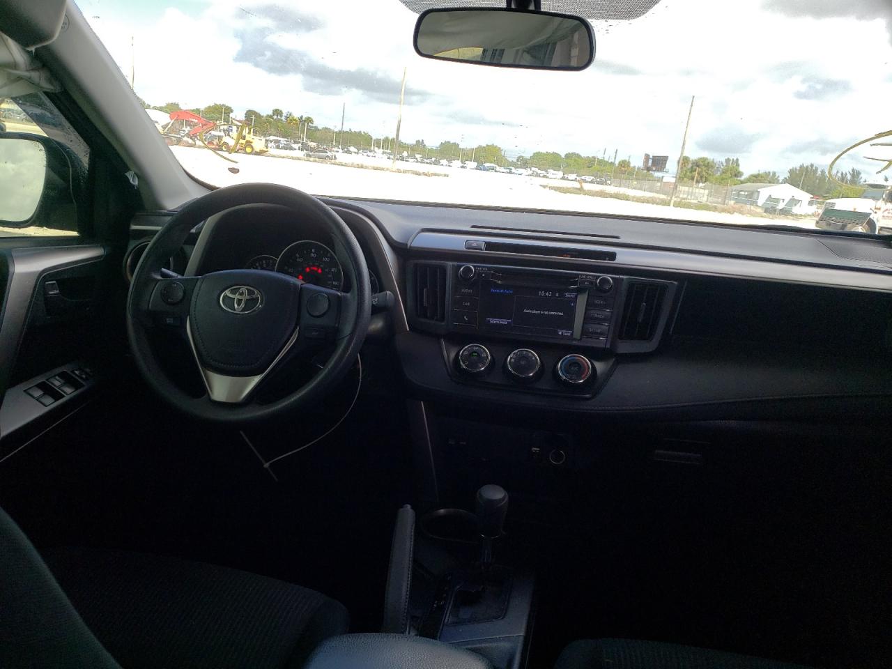 Photo 9 from auction – 2016 TOYOTA RAV4 LE with VIN JTMZFREV6GJ061856