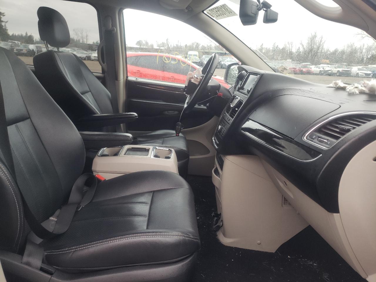 Photo 5 from auction – 2014 CHRYSLER TOWN & COU with VIN 2C4RC1CG6ER249929