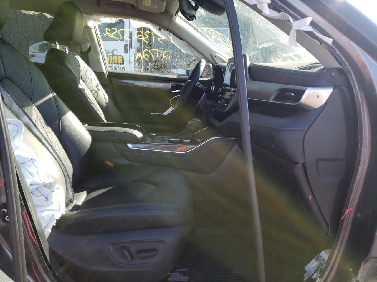 Photo 5 from auction – 2021 TOYOTA HIGHLANDER with VIN 5TDFZRBH0MS160440