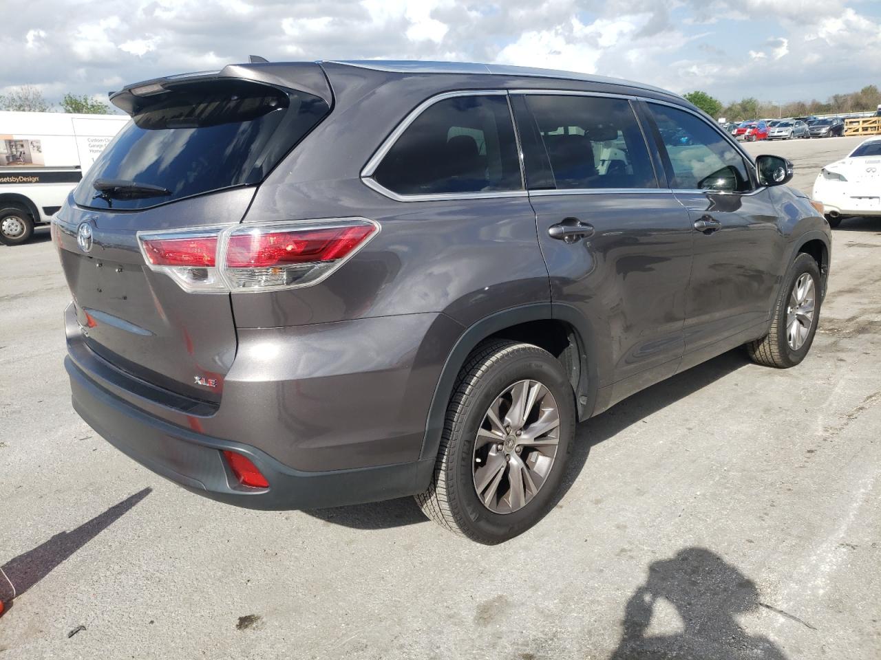 Photo 4 from auction – 2015 TOYOTA HIGHLANDER with VIN 5TDKKRFH6FS040416