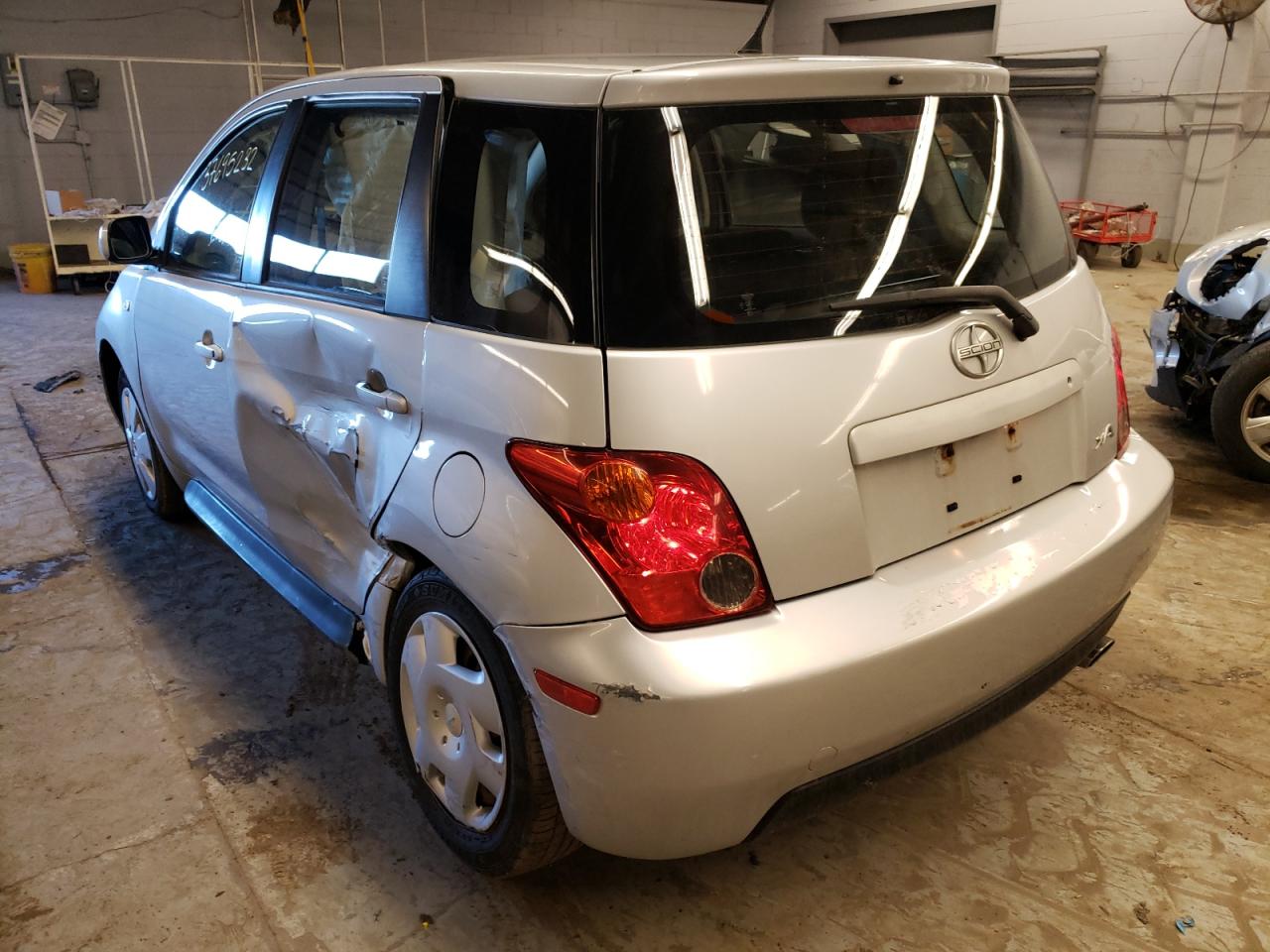 Photo 3 from auction – 2005 TOYOTA SCION XA with VIN JTKKT604150082908