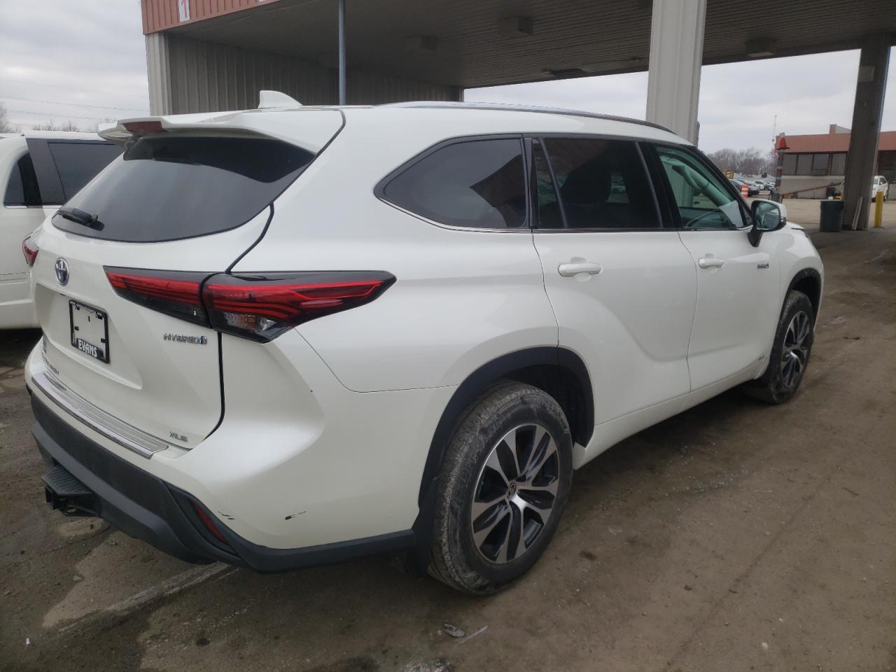 Photo 4 from auction – 2020 TOYOTA HIGHLANDER with VIN 5TDHBRCH5LS508601