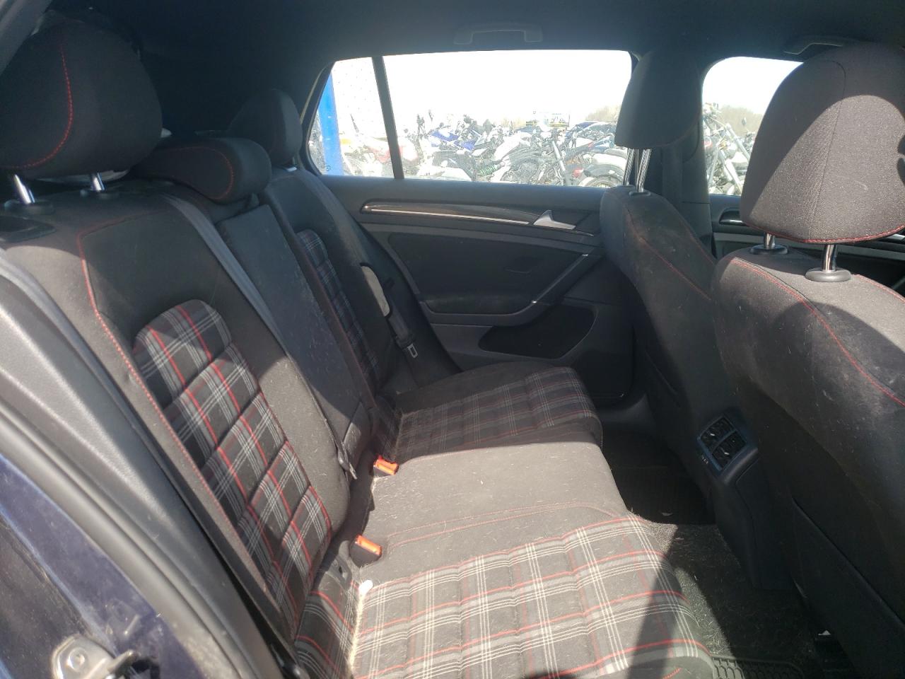 Photo 6 from auction – 2015 VOLKSWAGEN GTI with VIN 3VW4T7AU8FM095946