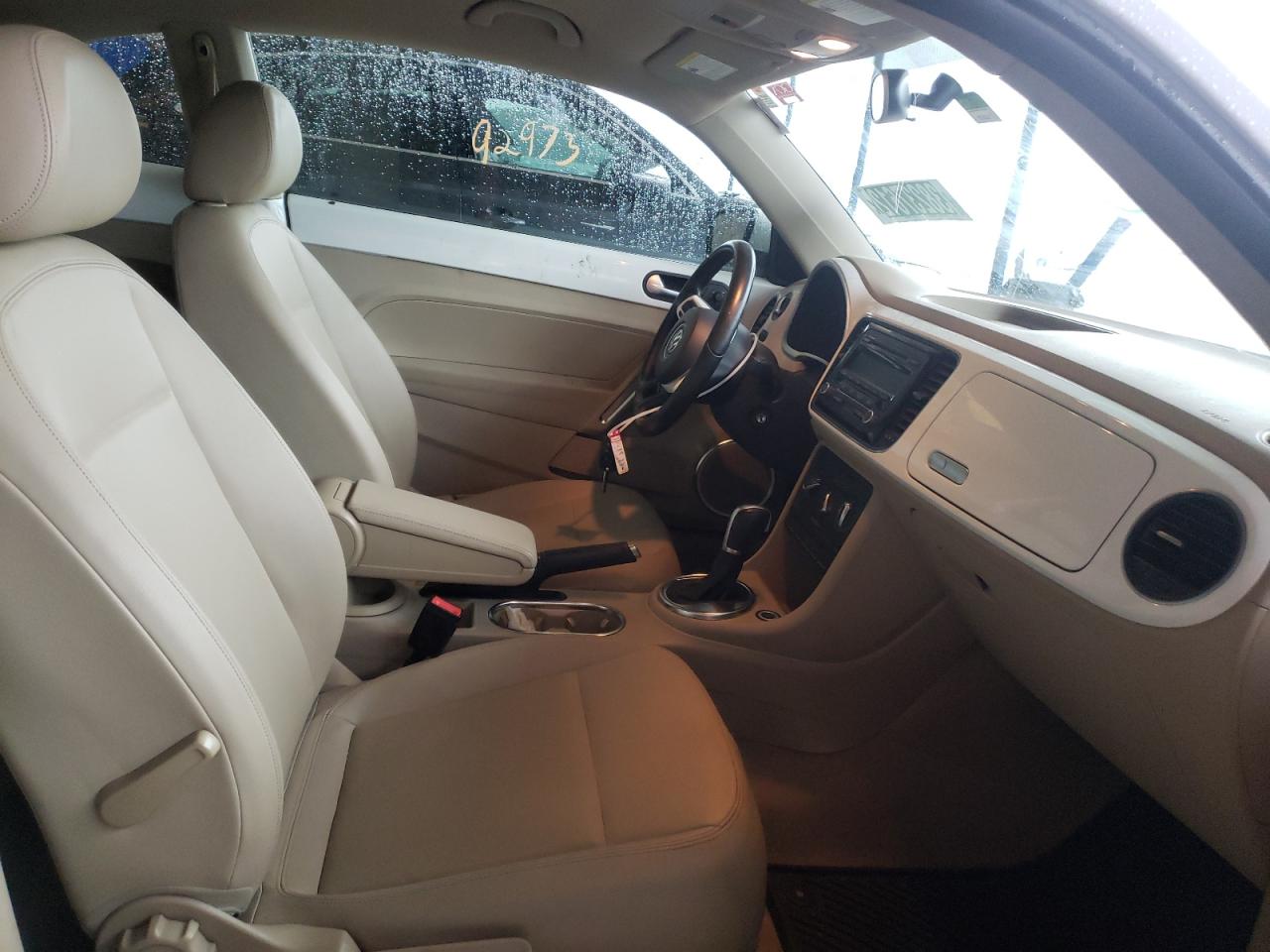 Photo 5 from auction – 2014 VOLKSWAGEN BEETLE with VIN 3VWJ17AT5EM633694