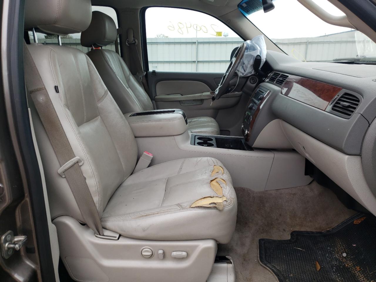 Photo 5 from auction – 2012 CHEVROLET SUBURBAN C with VIN 1GNSCJE03CR192844