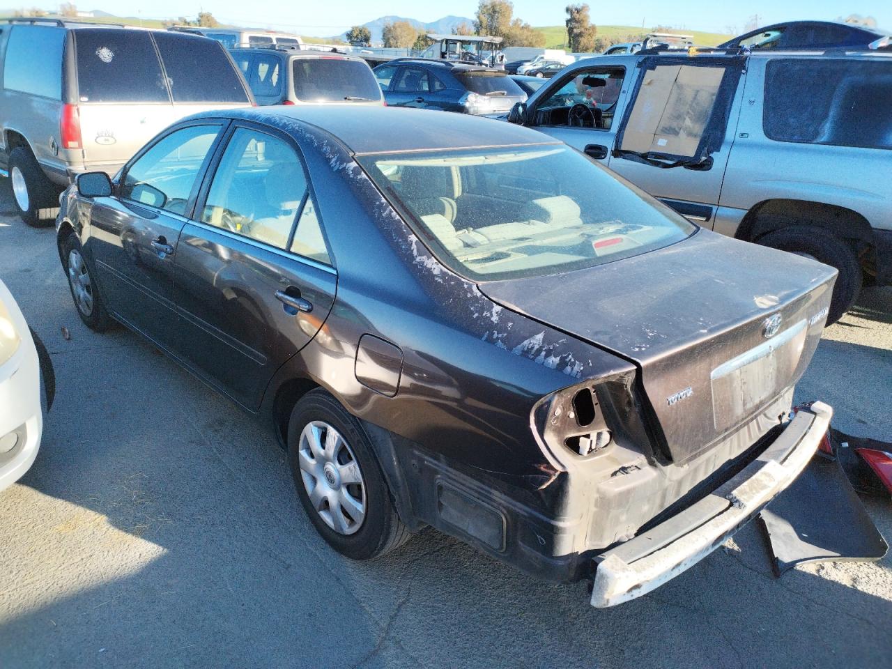 Photo 3 from auction – 2002 TOYOTA CAMRY LE with VIN 4T1BE32K52U588107