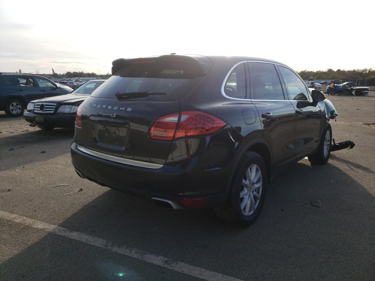 Photo 4 from auction – 2011 PORSCHE CAYENNE S with VIN WP1AB2A20BLA43795