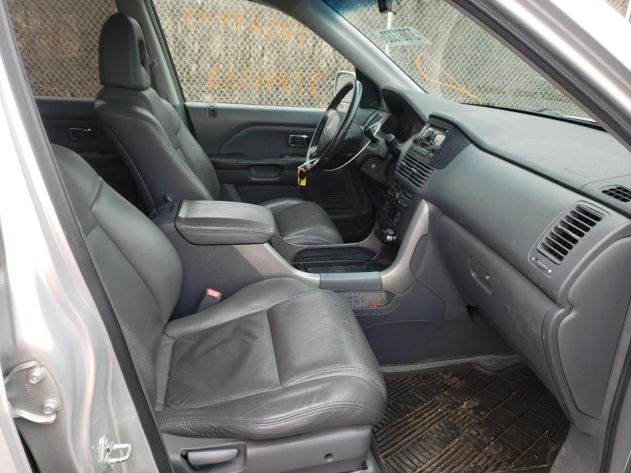 Photo 5 from auction – 2004 HONDA PILOT EXL with VIN 2HKYF18564H543949