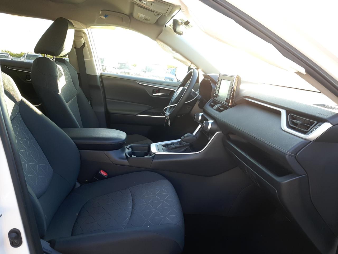 Photo 5 from auction – 2021 TOYOTA RAV4 XLE with VIN 2T3W1RFVXMC123936