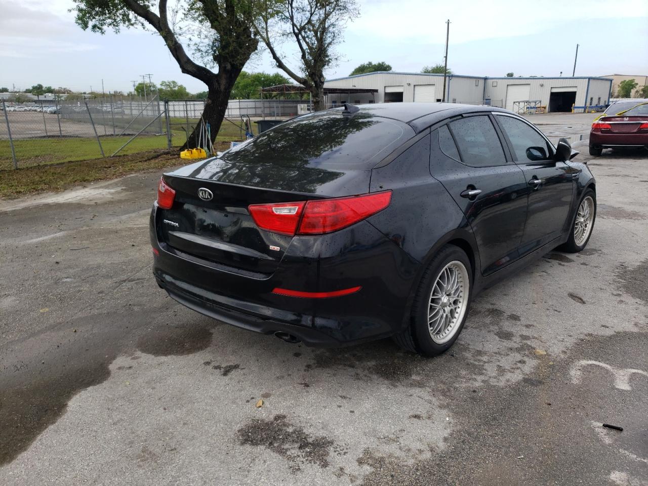 Photo 4 from auction – 2015 KIA OPTIMA LX with VIN KNAGM4A78F5652119