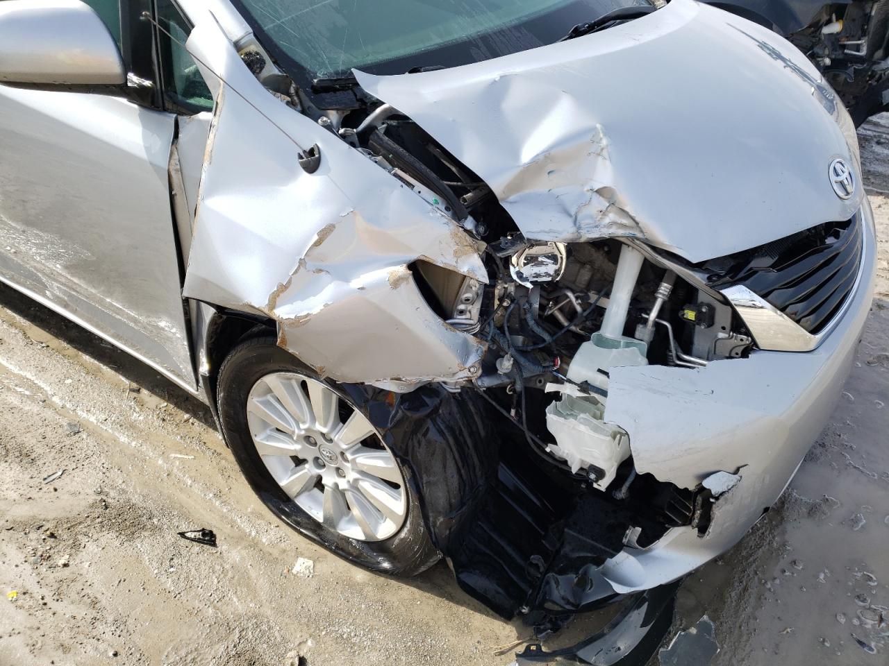 Photo 9 from auction – 2014 TOYOTA SIENNA LE with VIN 5TDJK3DCXES084322