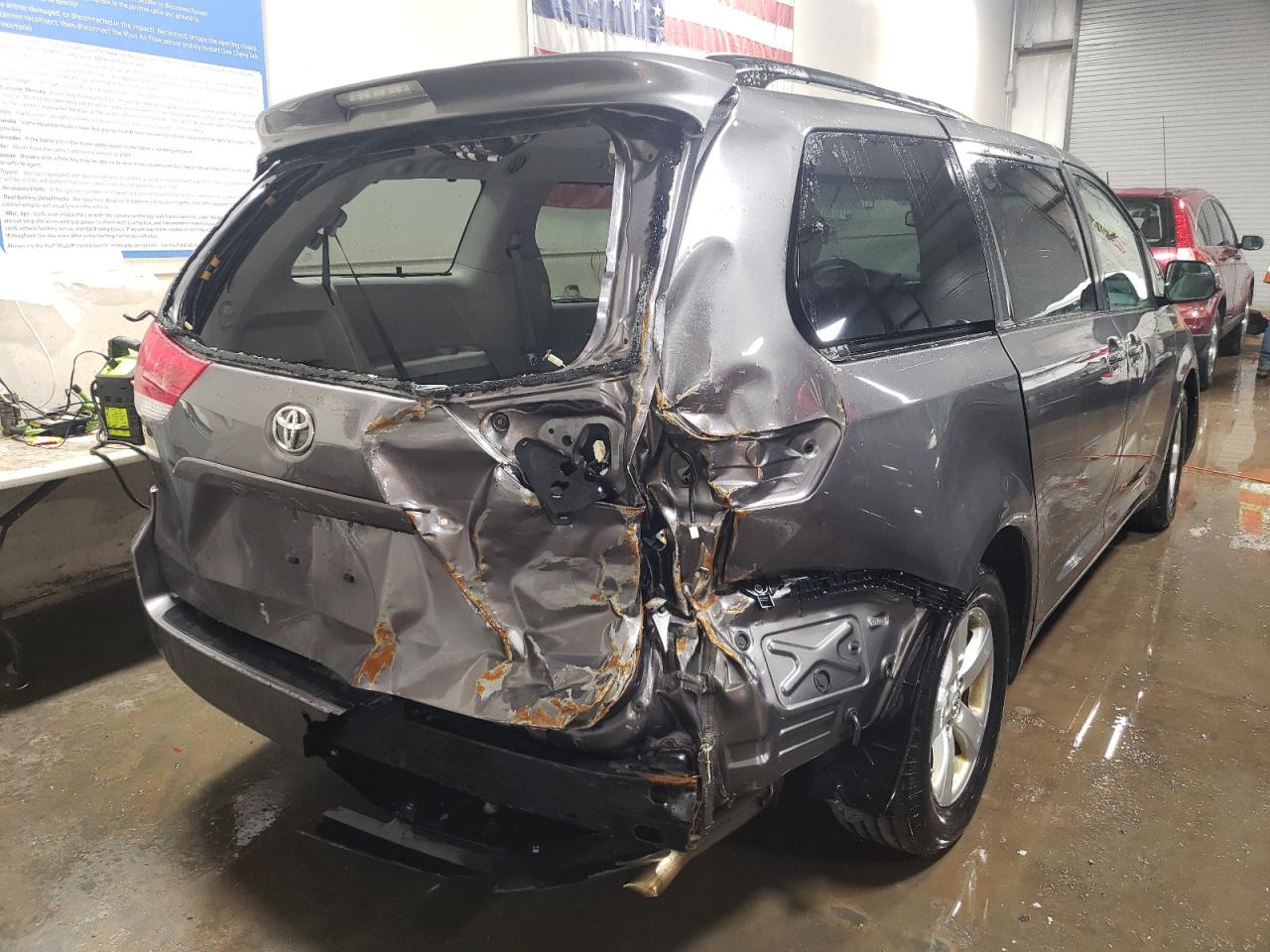 Photo 4 from auction – 2014 TOYOTA SIENNA LE with VIN 5TDKK3DC1ES482510