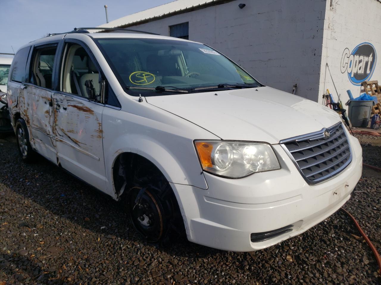 Photo 1 from auction – 2010 CHRYSLER TOWN & COU with VIN 2A4RR4DE4AR334009