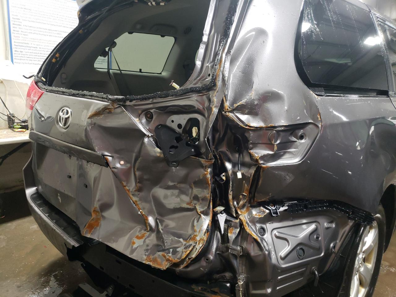 Photo 9 from auction – 2014 TOYOTA SIENNA LE with VIN 5TDKK3DC1ES482510