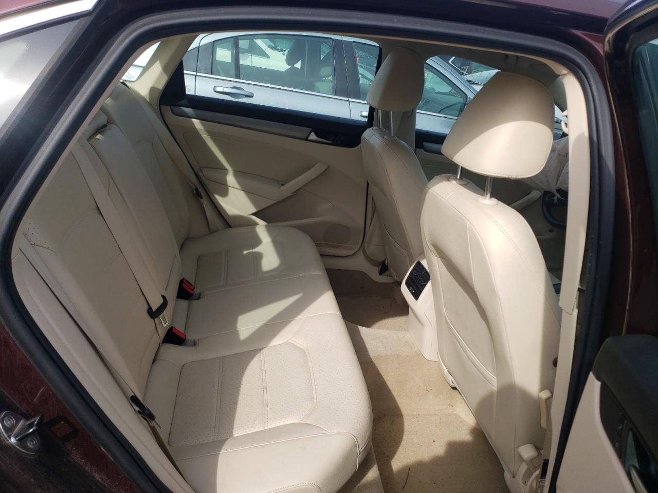 Photo 6 from auction – 2014 VOLKSWAGEN PASSAT SE with VIN 1VWBN7A32EC064751
