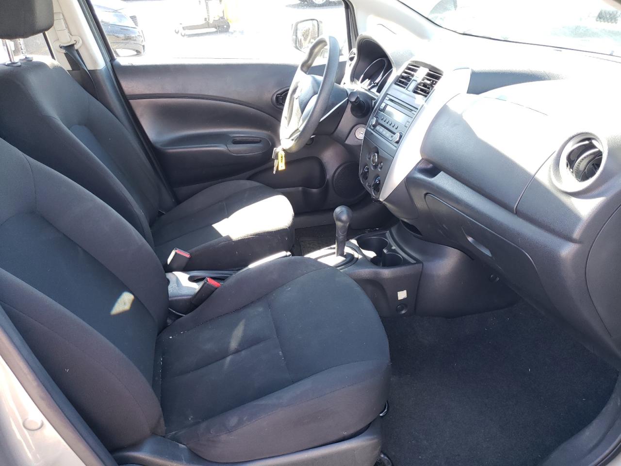 Photo 5 from auction – 2015 NISSAN VERSA NOTE with VIN 3N1CE2CP8FL442090
