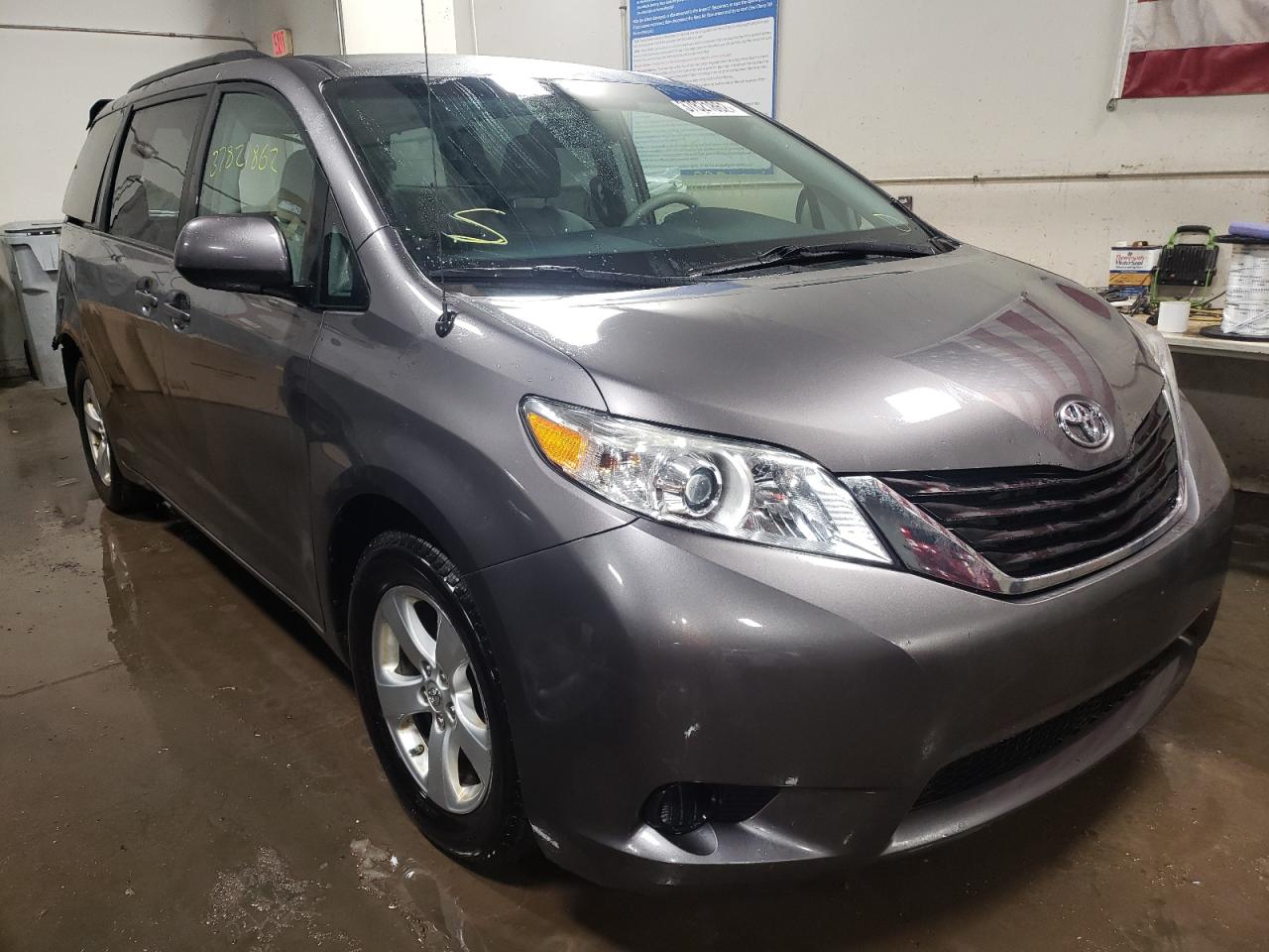 TOYOTA SIENNA LE 2014 with VIN 5TDKK3DC1ES482510 - Photo from auction