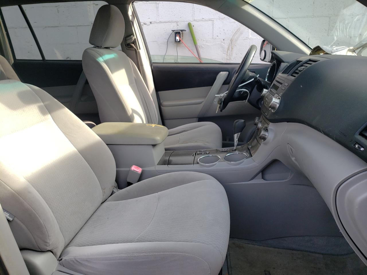 Photo 5 from auction – 2008 TOYOTA HIGHLANDER with VIN JTEES41A882076561
