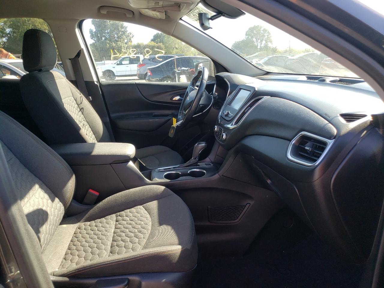 Photo 5 from auction – 2018 CHEVROLET EQUINOX LT with VIN 3GNAXSEV1JS586449